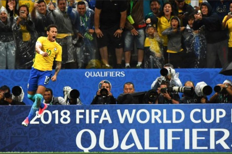 Neymar marc&oacute; el segundo gol del triunfo de Brasil sobre Paraguay. (Foto: AFP)