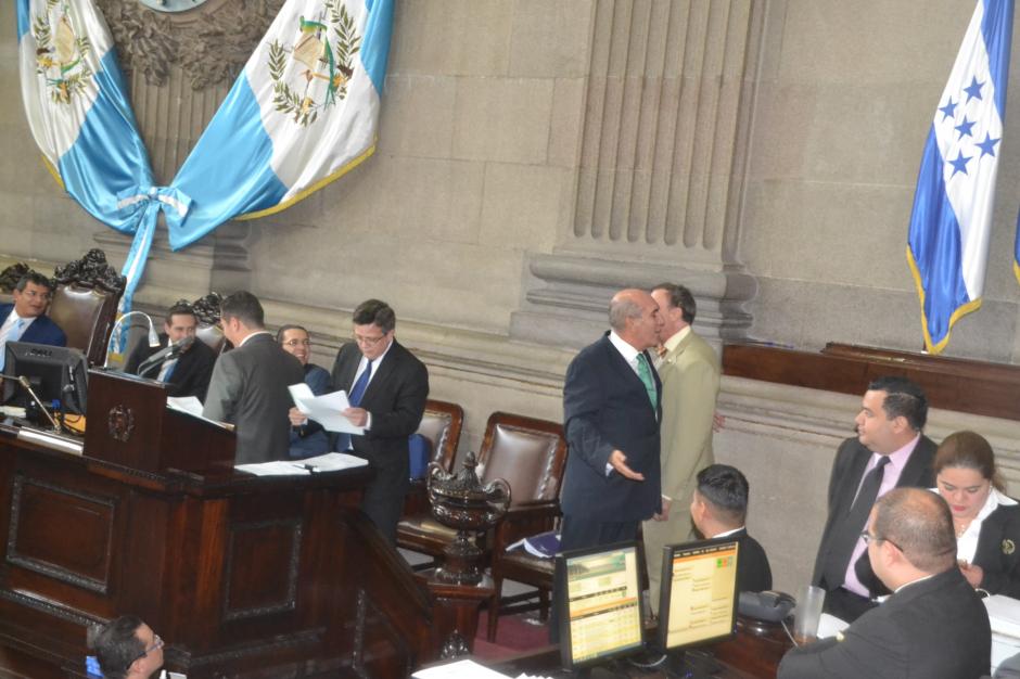 El forcejeo se dio durante la aprobación de las reformas constitucionales. (Foto: cortesía José Castro)
