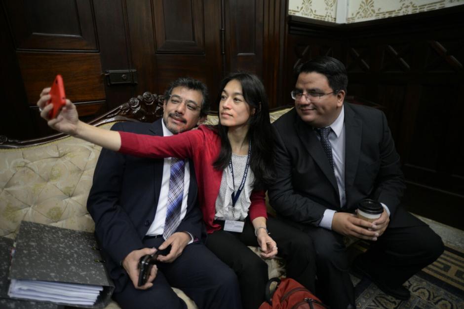 La ministra de Salud, Lucrecia Hern&aacute;ndez Mack, se present&oacute; al Congreso y esper&oacute; para ser interpelada. (Foto: Wilder L&oacute;pez/Soy502)