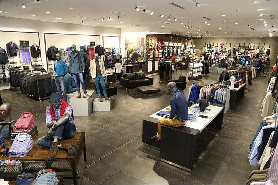 La emblem&aacute;tica firma de moda masculina abri&oacute; la primera tienda en Oakland Mall. (Foto: cortes&iacute;a Arturo Calle)