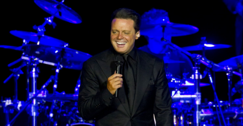 Luis Miguel se present&oacute; a la audiencia de negro. (Foto: The Washington Post)