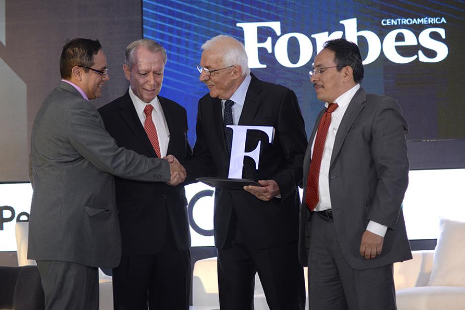 El empresario guatemalteco fue galardonado con el Reconocimiento a la Excelencia Empresarial. (Foto: Cecilia Vicente López/ND) 