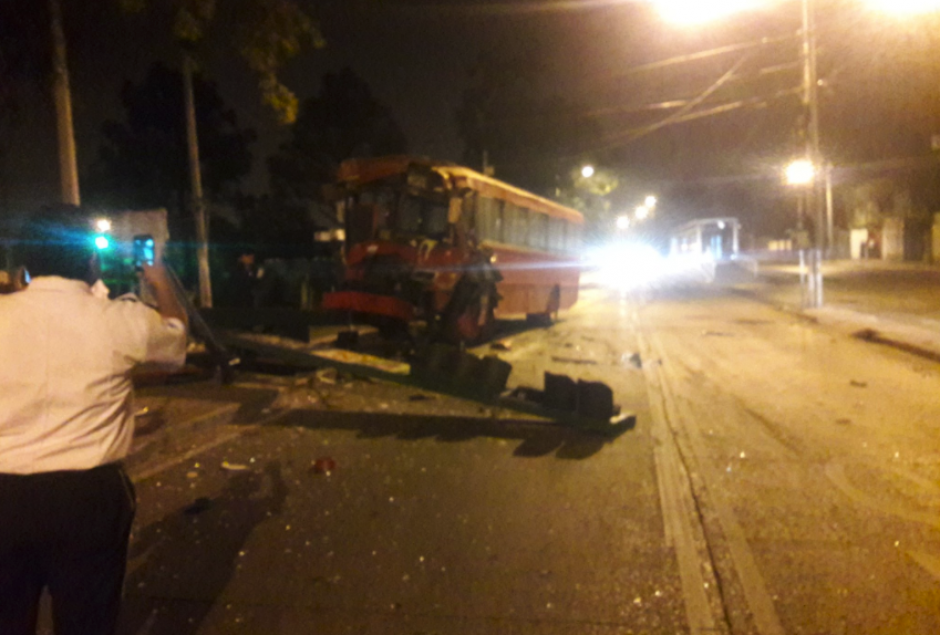 El accidente se report&oacute; en el bulevar la Pedrera y  20 calle. (Foto: Amilcar Montejo/PMT) 