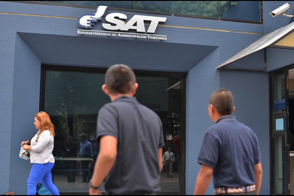 El presidente autorizó la exoneración de multas e intereses a contribuyentes atrasados. (Foto: archivo/Soy502)&nbsp;
