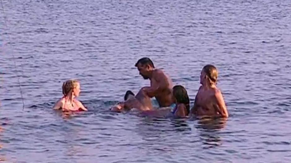 El concursante perdi&oacute; el conocimiento despu&eacute;s de aguantar casi 3 minutos bajo el agua. (Foto: Telecinco)