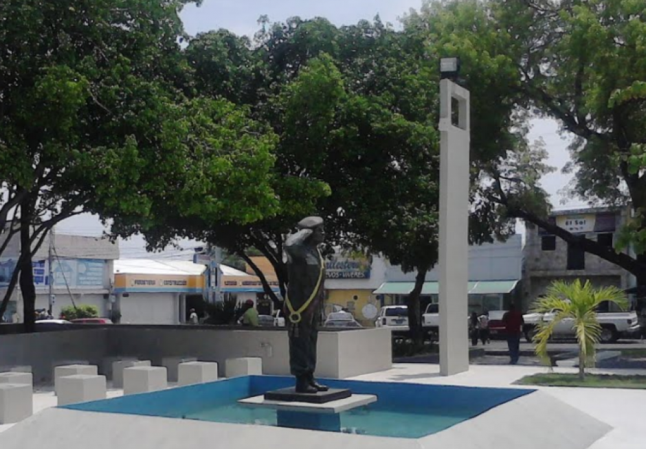 La estatua destruida de Hugo Chávez permanecía en la plaza central de Villa del Rosario. (Foto: Terenzio Soldovieri)