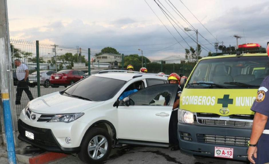 La mujer asesinada en cercanías a la Universidad Mariano Gálvez fue identificada como Cindy Paz. (Foto: Bomberos Municipales)