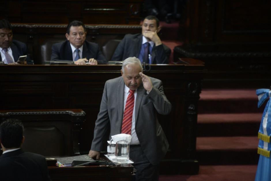 El ministro de Comunicaciones gana 42 mil 125 quetzales al mes y considera que esto es "poquito". (Foto: Wilder L&oacute;pez/Soy502)