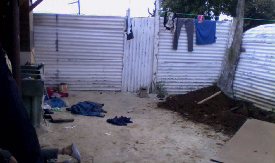 En la vivienda residían once pandilleros que están siendo identificados por las fuerzas de seguridad. (Foto: PNC)