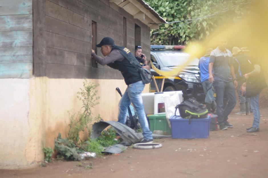 Los antropólogos y arqueólogos han encontrado restos humanos de tres personas diferentes. (Foto: Jesús Alfonso/Soy502)