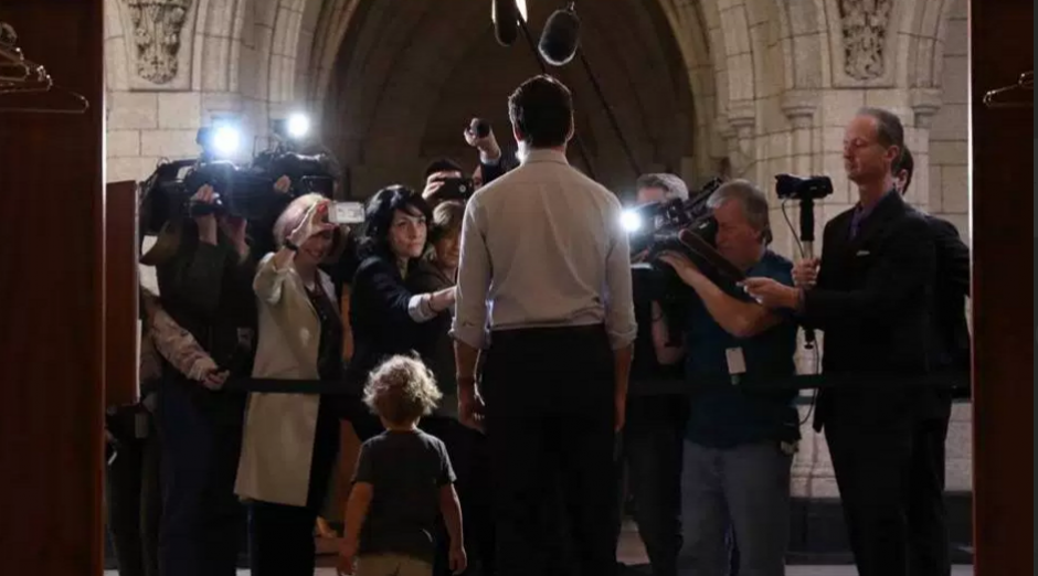 El hijo de Justin Trudeau le visit&oacute; en el trabajo. (Foto: facebook/justin Trudeau)