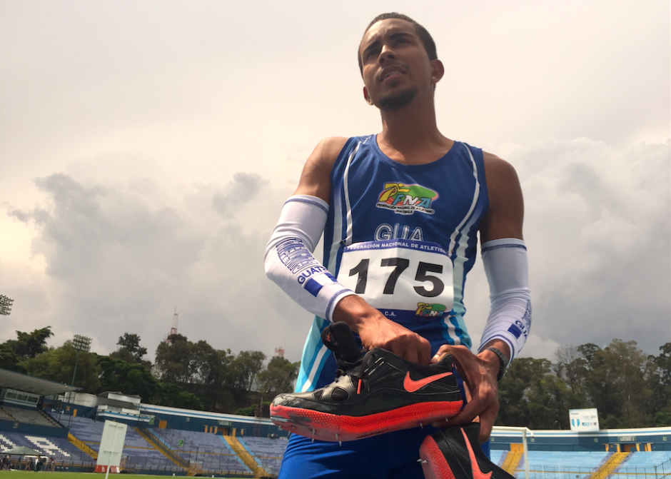 Franzua reconoci&oacute; que compite con zapatillas de salto prestadas ya que la Fedeatletismo no se las compra. (Foto: Luis Barrios/Soy502)