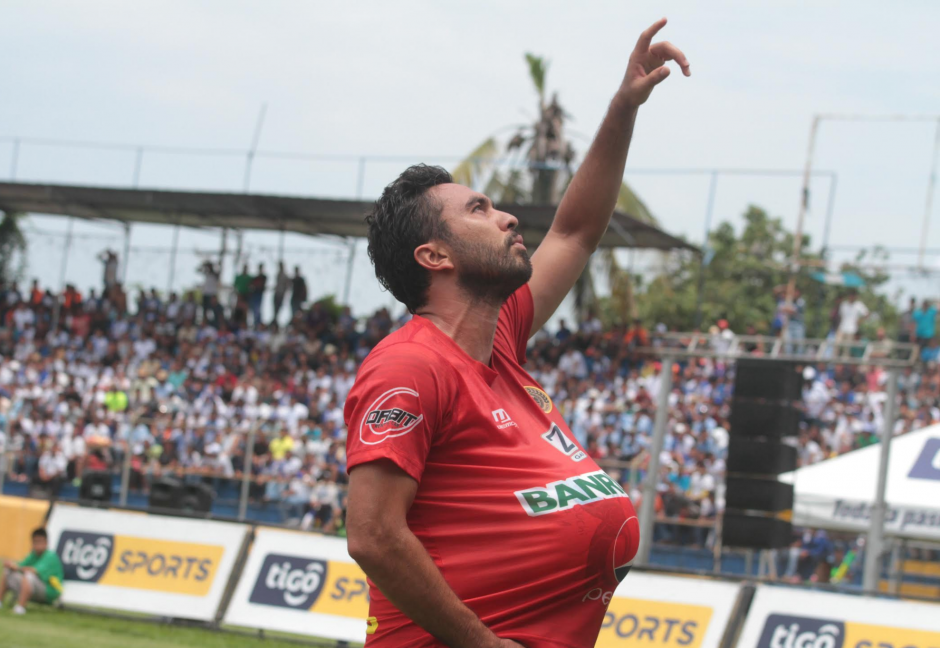 Kamiani celebr&oacute; de esta curiosa manera su anotaci&oacute;n. (Foto: Luis Barrios/Soy502)&nbsp;