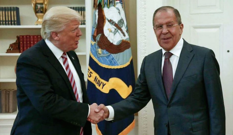 Trump ha sido duramente criticado por su cercanía con el gobierno ruso.