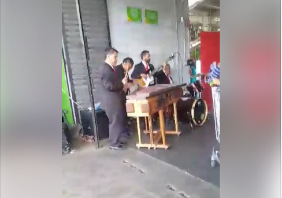 La versi&oacute;n en marimba de la canci&oacute;n "Despacito" se comparte en Facebook. (Foto: captura de pantalla)&nbsp;