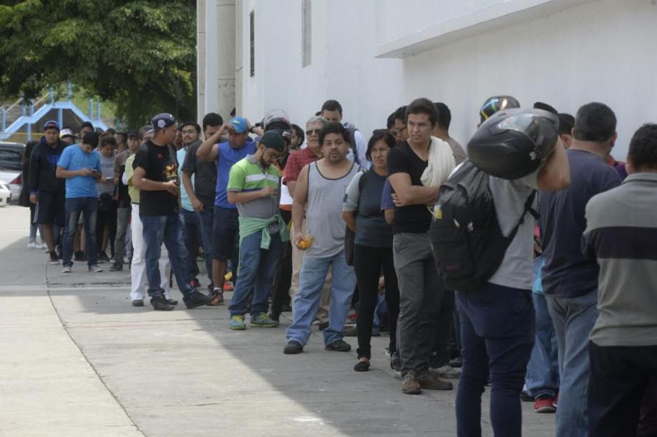 Los revendedores acaparan las entradas de la final de vuelta del Clausura 2017. (Foto: Wilder L&oacute;pez/Soy502)