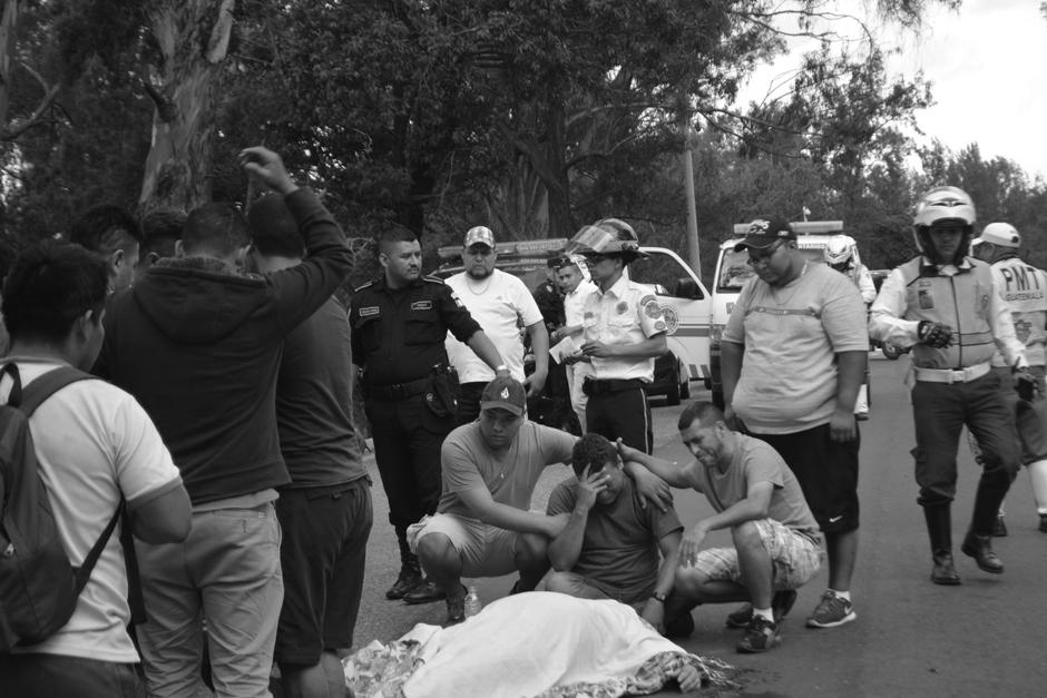 La persona perdi&oacute; la vida luego que recibiera varios impactos de bala. (Foto: Bomberos Voluntarios)