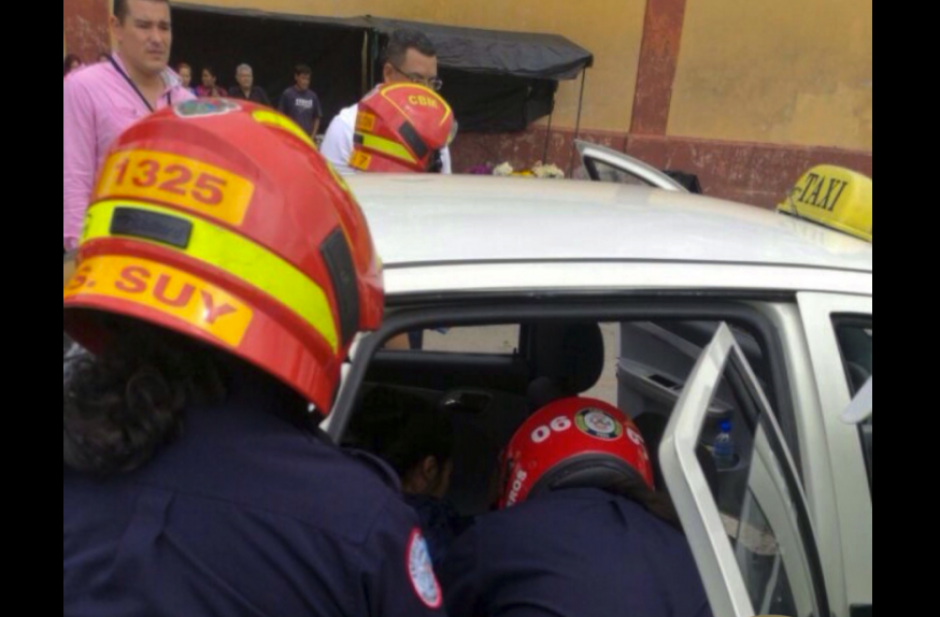 Un beb&eacute; naci&oacute; adentro de uno de los taxis de la ciudad. (Foto: Bomberos Municipales)&nbsp;