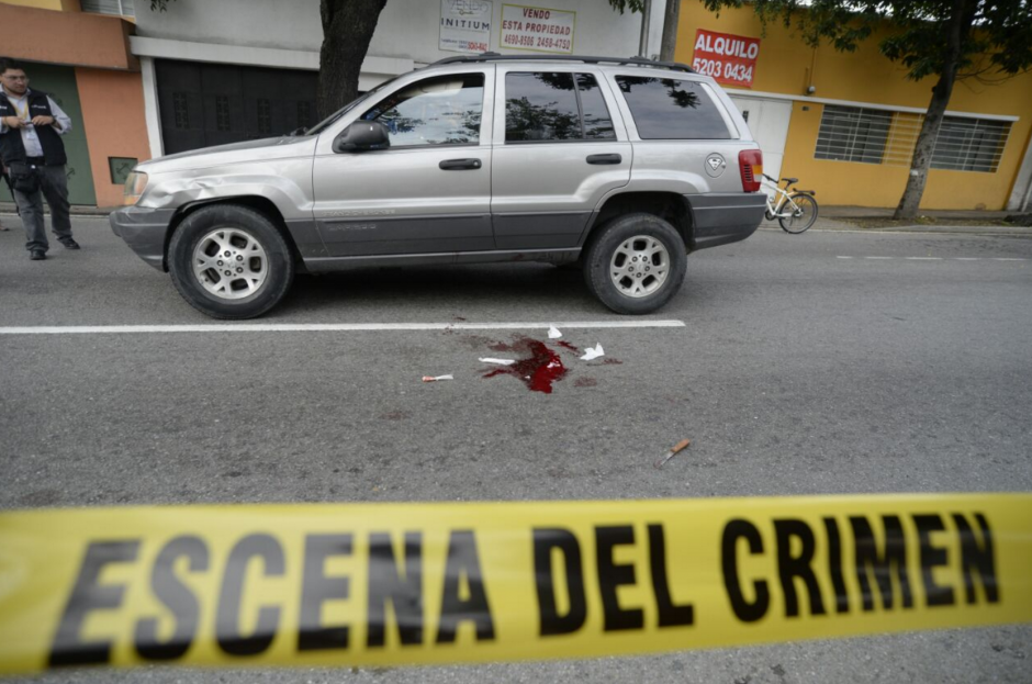 El hombre fue trasladado al hospital San Juan de Dios. (Foto: Wilder L&oacute;pez/Soy502) 