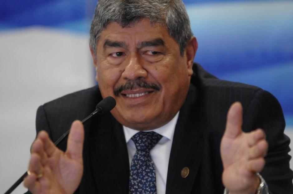 Carlos Mencos, jefe de la Contraloría General de Cuentas, presentó este martes el informe de auditoría sobre el Presupuesto 2016. (Foto: Jesús Alfonso/Soy502)