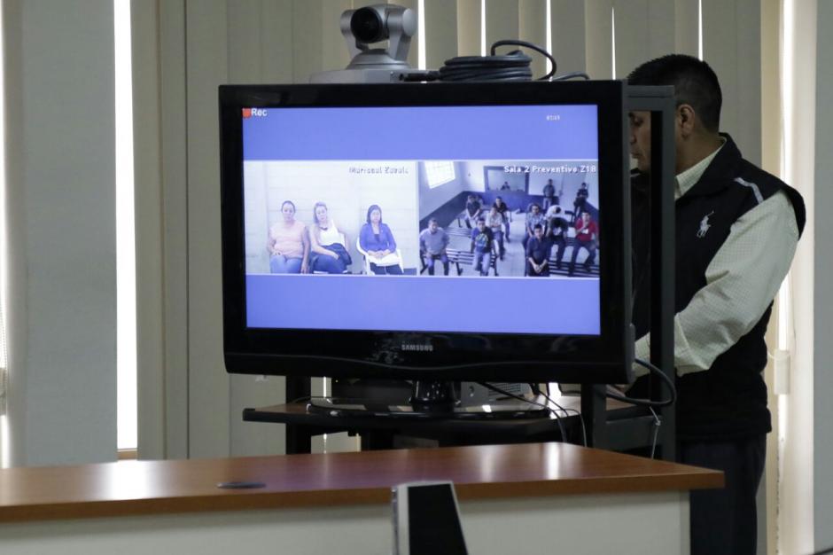 Los sindicados no fueron trasladados a la Torre de Tribunales, por lo que participaron en la audiencia a trav&eacute;s de videoconferencia. (Foto: Alejandro Bal&aacute;n/Soy502)