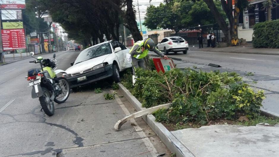 Un accidente complica tr&aacute;fico en la zona 9. (Foto: Am&iacute;lcar Montejo/PMT)