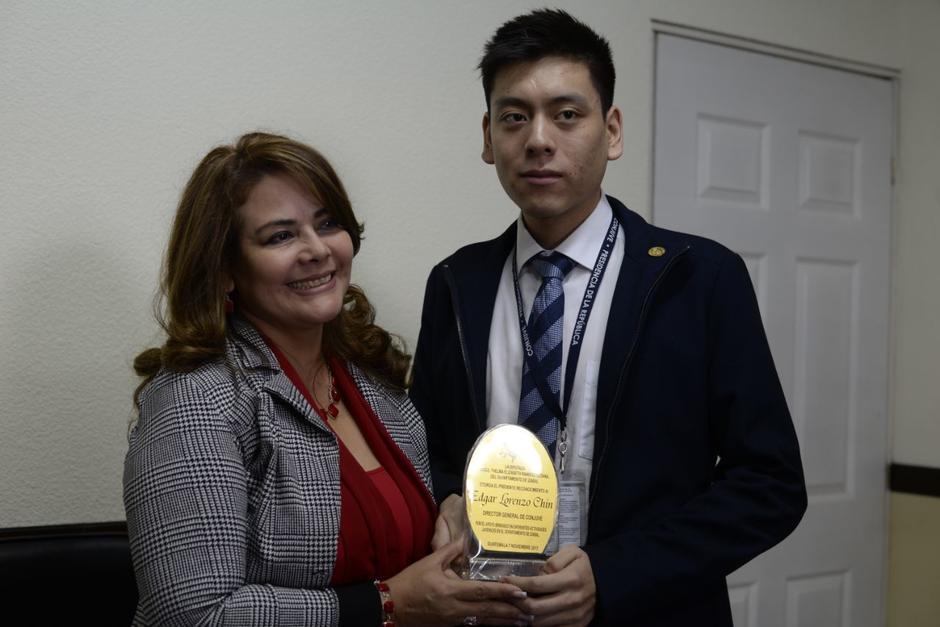 La diputada asegura que la condecoración es por el buen desempeño de Chin al frente de Conjuve. (Foto: Wilder López/Soy502)