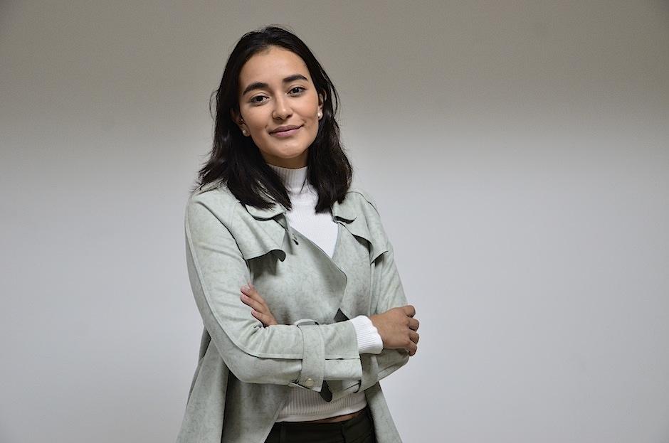 La dise&ntilde;adora guatemalteca Sof&iacute;a Contreras-Paredes visit&oacute; Soy502 para hablar del Mercedes-Benz Fashion Guatemala. (Foto: Selene Mej&iacute;a/Soy502)&nbsp;