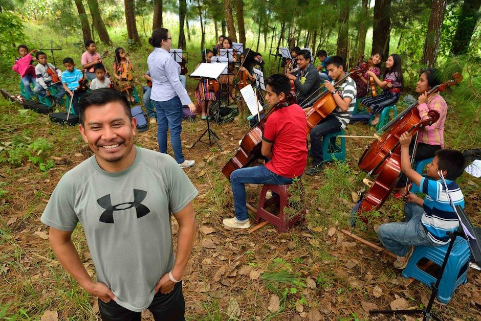 Edras Patá formó la Orquesta Juvenil de Santa Cruz Balanyá. (Foto: Jesús Alfonso/Soy502) 