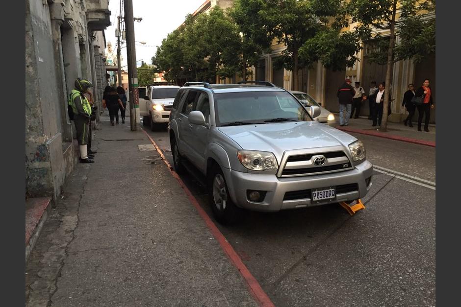 El diputado tuvo que pagar Q500 por el cepo. (Foto: José Miguel Castañeda/Soy502)