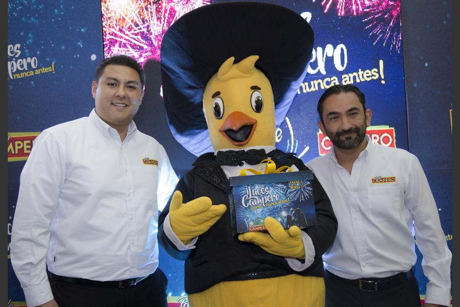 Fotografía oficial: Paulino Portillo, gerente de Marca Pollo Campero y Rodrigo del Cid, gerente de Mercadeo de Pollo Campero. (Foto: Victor Xiloj/Soy502)