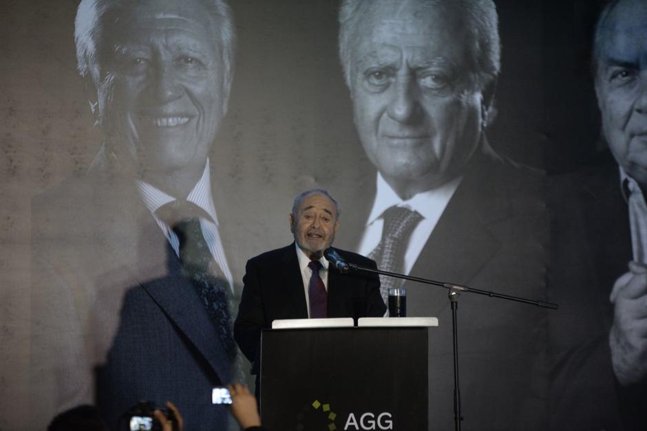 El empresario Carlos Paiz Andrade es premiado como el Gerente del A&ntilde;o 2017. (Foto: Wilder L&oacute;pez/Soy502)