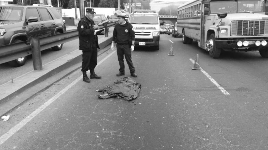 El menor resbaló y cayó del autobús. (Foto: Bomberos Voluntarios)