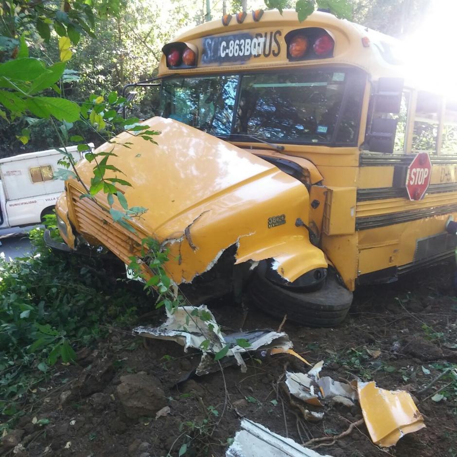 Un motorista murió y más de 20 personas resultaron heridas en un accidente de tránsito en el kilómetro 37 de la ruta que conduce de Colmenas hacia Villa Canales. (Foto: Bomberos Voluntarios)