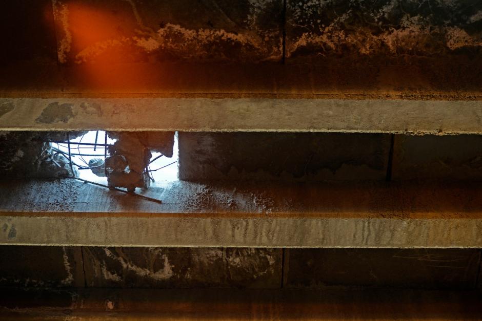 As&iacute; es el agujero que se form&oacute; durante la madrugada de este mi&eacute;rcoles. (Foto: Wilder L&oacute;pez/Soy502) 