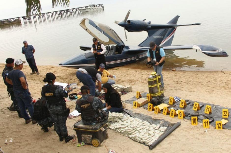 Localizan m&aacute;s de un mill&oacute;n de d&oacute;lares en un hidroavi&oacute;n ubicado en una playa de Izabal. (Foto: PNC)