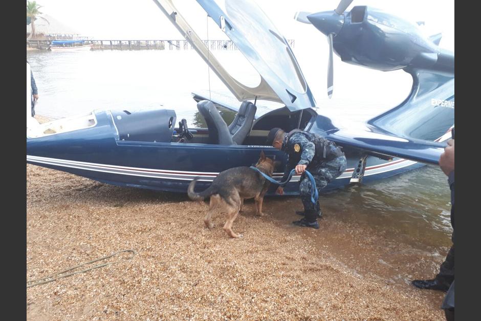 La PNC localiz&oacute; una extra&ntilde;a aeronave en Izabal. (Foto: PNC)