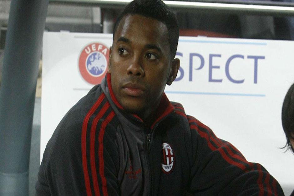 El lamentable incidente tuvo lugar mientras el futbolista brasile&ntilde;o jugaba para el AC Milan. (Foto: Sport)