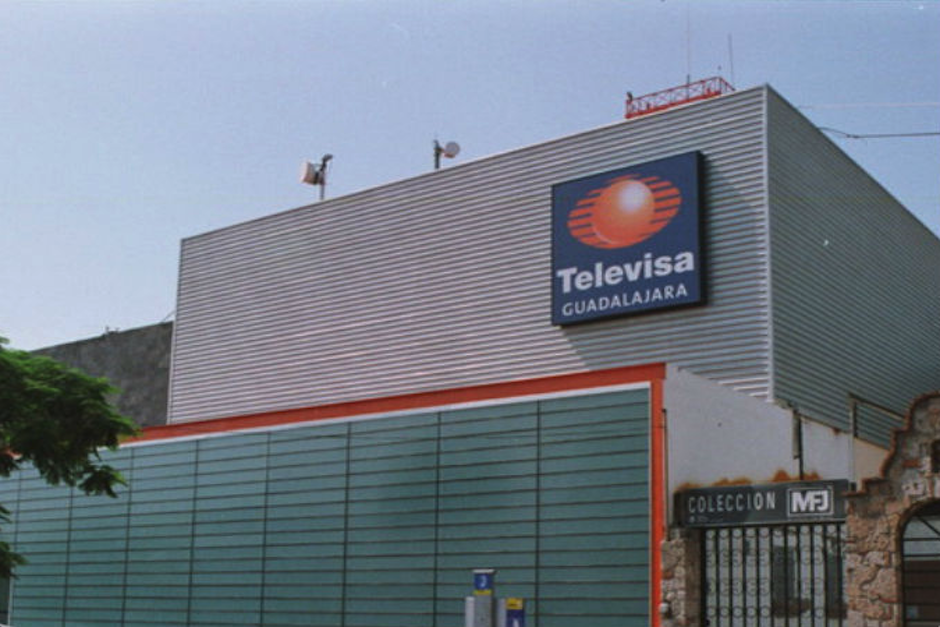 El hallazgo tuvo lugar frente a la sede de la televisora en Guadalajara, México. (Foto: megaredlatina.com)