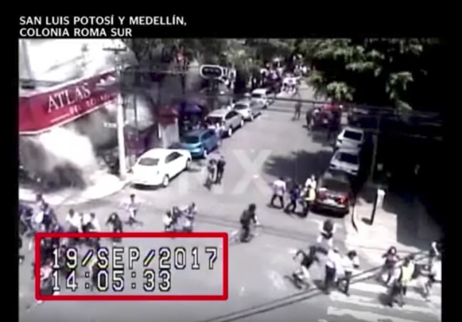Graban video durante colapso de un edificio en la colonia Roma en la Ciudad de M&eacute;xico tras el terremoto del pasado 19 de septiembre. (Foto: Captura de YouTube)