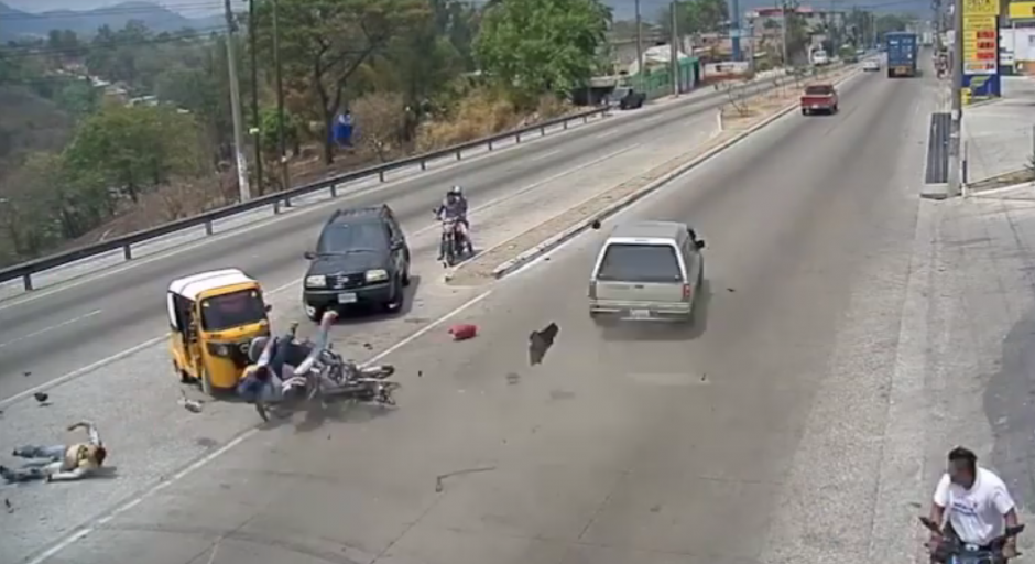 El accidente ocurrió hace algunas semanas en la ruta al Atlántico. (Foto: captura de pantalla Facebook)