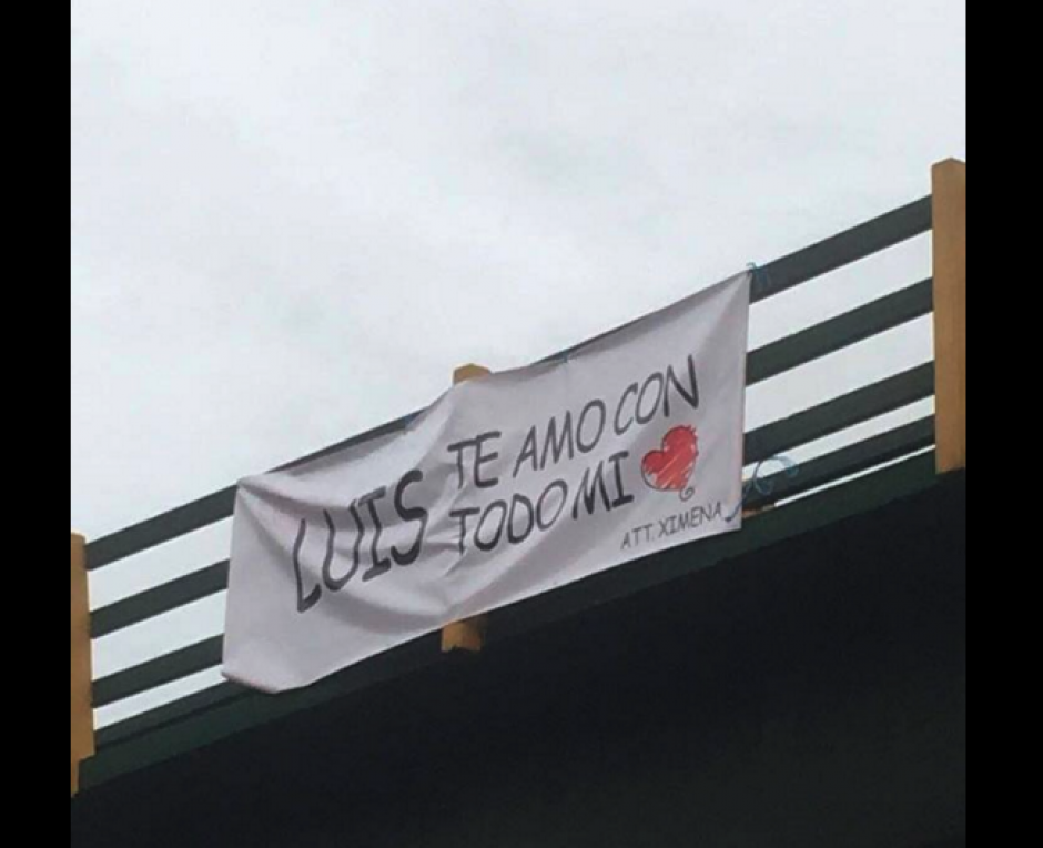 Varias mantas en la ciudad llamaron la atención de los usuarios de Twitter y Facebook. (Foto: captura pantalla)&nbsp;