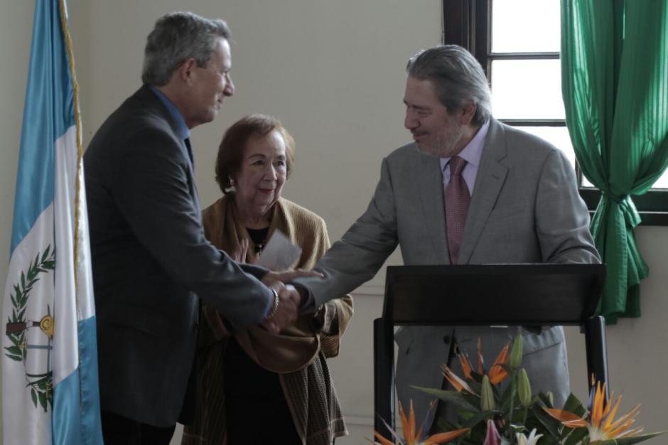 El exdiputado don&oacute; Q40 mil a la Sociedad Protectora del Ni&ntilde;o. (Foto: Alejandro Bal&aacute;n/Soy502)