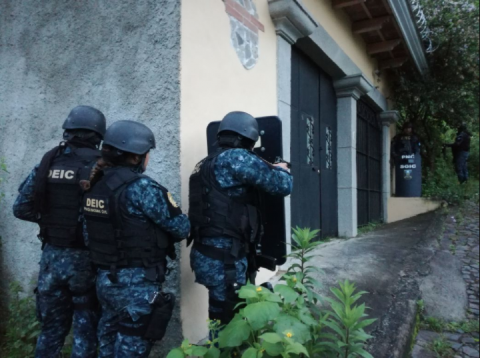Las fuerzas de seguridad capturaron a nueve personas tras 22 allanamientos. (Foto: PNC)