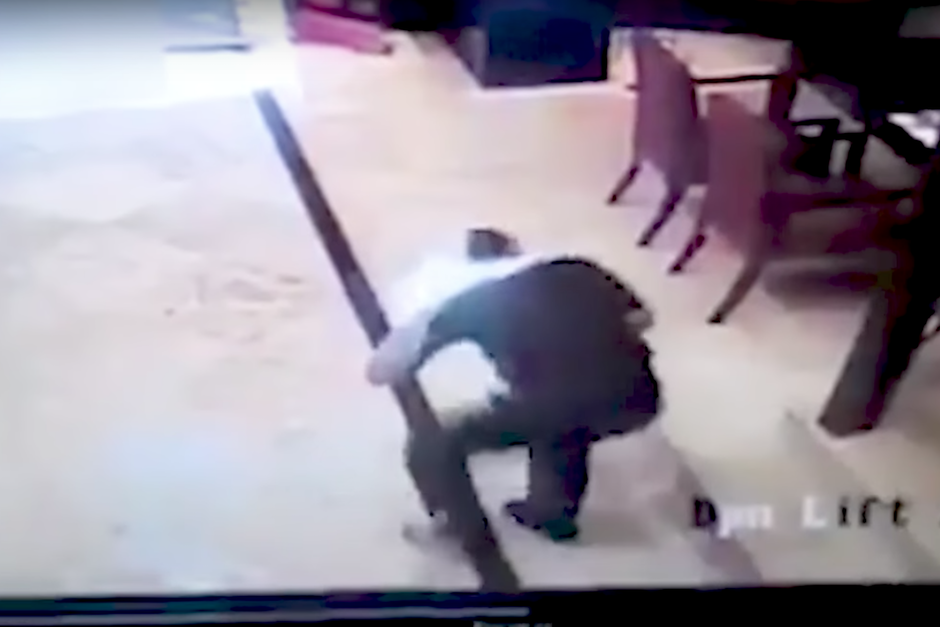 El incidente tuvo lugar en el interior de un hotel de Indonesia. (Imagen: captura de pantalla)