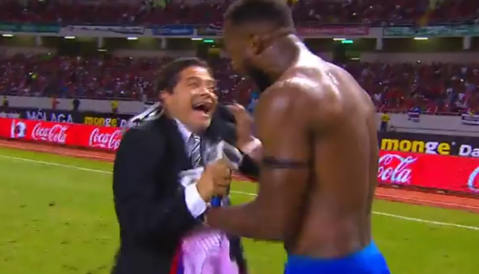 La celebración del anotador del gol que los lleva al Mundial se volvió viral. (Foto: captura Facebook)&nbsp;