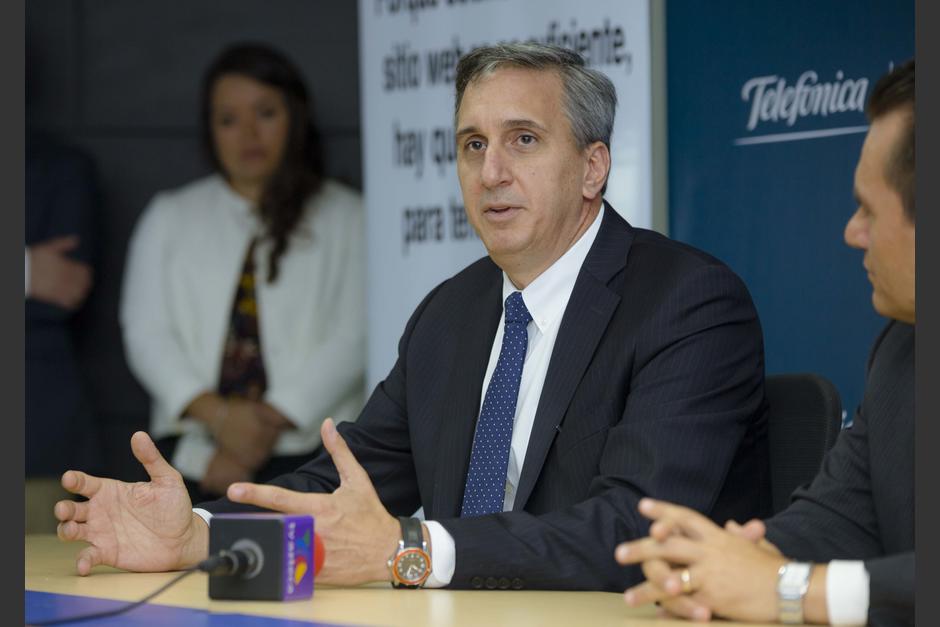 Rafael Cisneros, director de Business Solutions de Telef&oacute;nica Centroam&eacute;rica, en conferencia de prensa. (Foto: George Rojas/Soy502)
