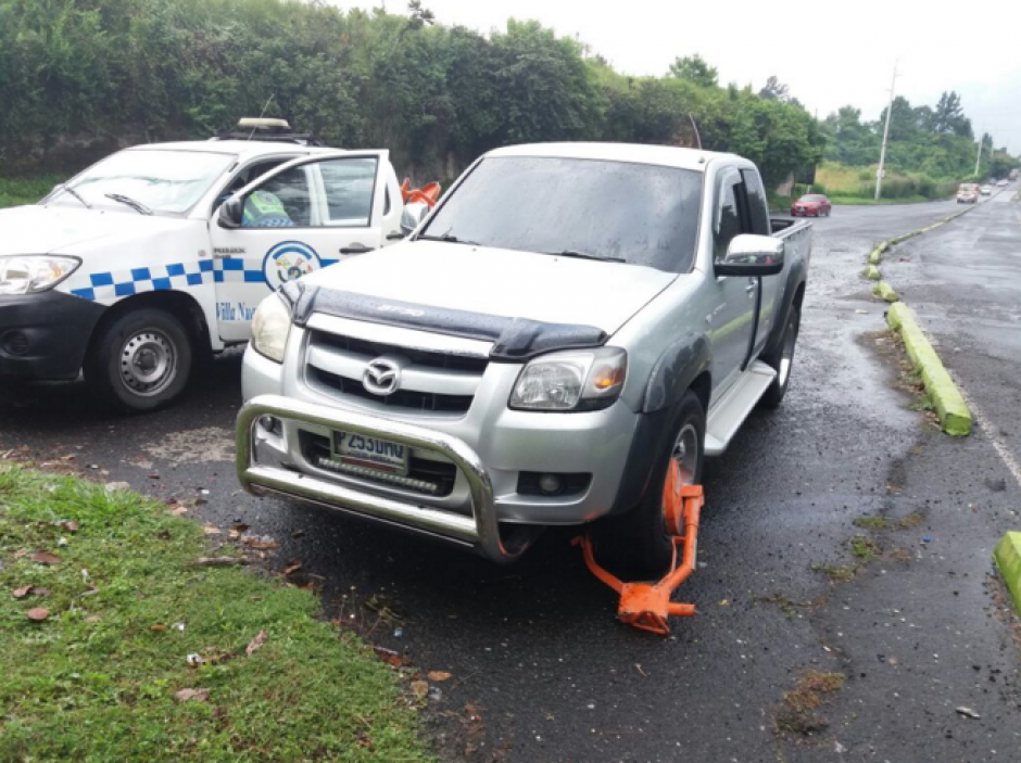 El piloto de este picop debe ocho mil quetzales en multas. (Foto: Dalia Santos/Villa Nueva)&nbsp;