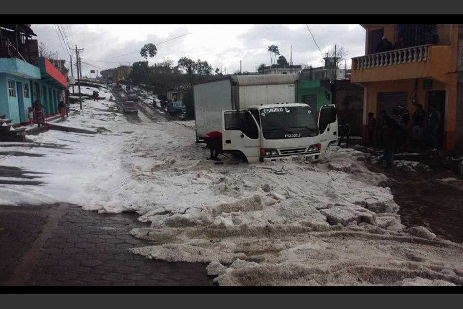 La granizada afect&oacute; este lunes gran parte del occidente del pa&iacute;s. (Foto: Facebook/Meteorolog&iacute;aGT) 