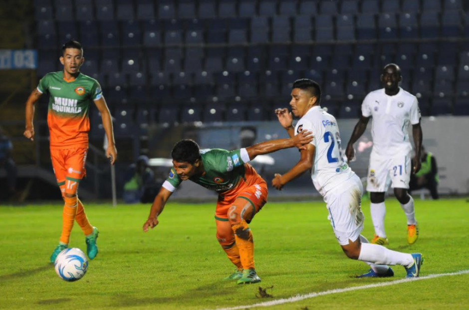 Comunicaciones venci&oacute; 1-0 a Siquinal&aacute; en el estadio Doroteo Guamuch Flores. (Foto: Nuestro Diario)
